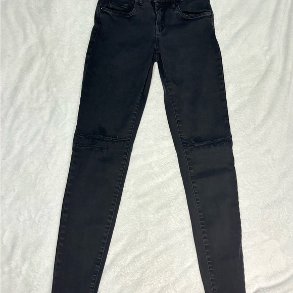 BLANKNYC Skinny Classique Black‎ Wash Distressed Knee Jeans - Picture 2 of 3